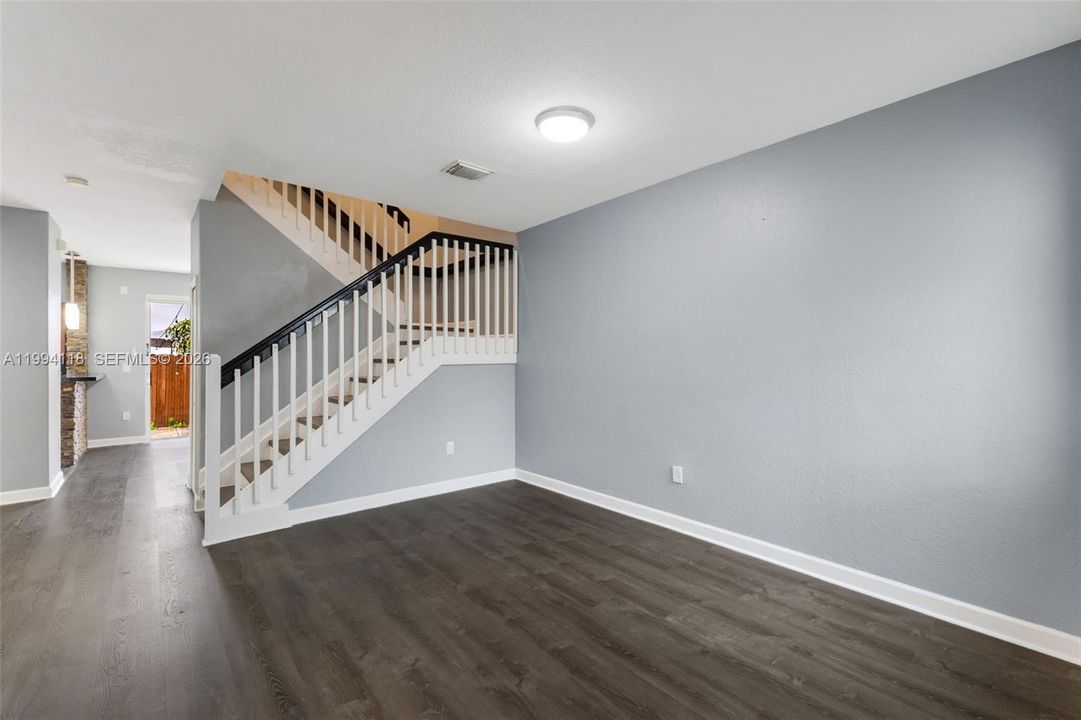 En Venta: $575,000 (3 camas, 2 baños, 1690 Pies cuadrados)