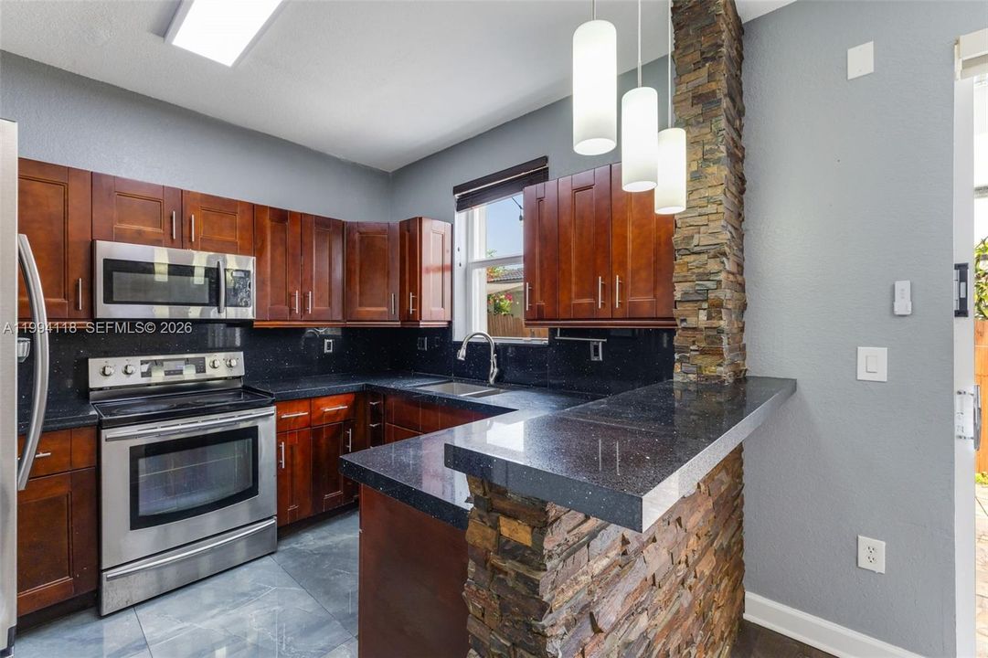 En Venta: $575,000 (3 camas, 2 baños, 1690 Pies cuadrados)