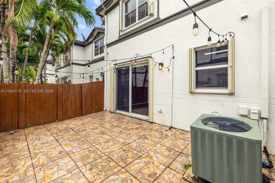 En Venta: $575,000 (3 camas, 2 baños, 1690 Pies cuadrados)