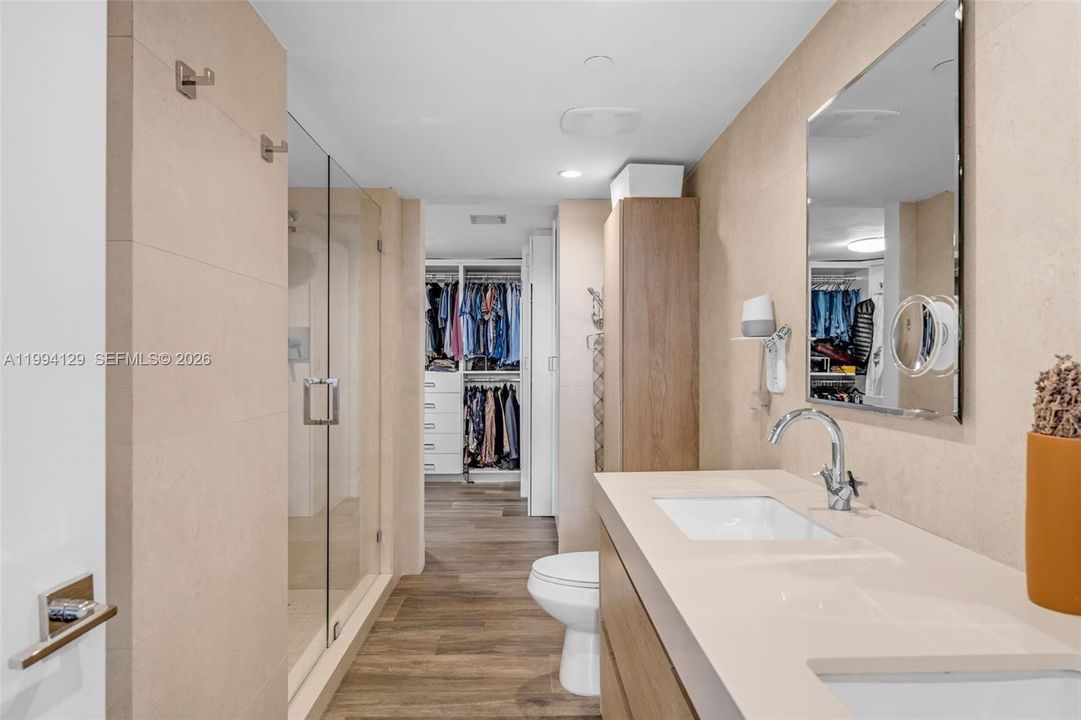 For Sale: $2,649,000 (3 beds, 3 baths, 2330 Square Feet)
