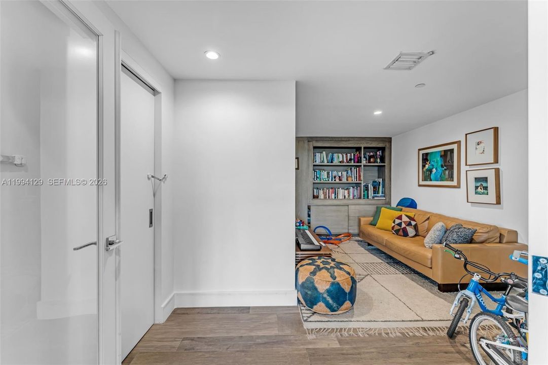 For Sale: $2,649,000 (3 beds, 3 baths, 2330 Square Feet)