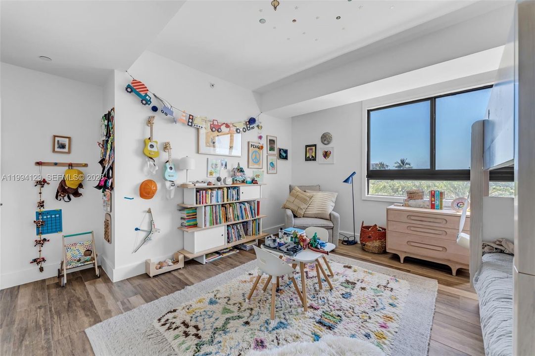 For Sale: $2,649,000 (3 beds, 3 baths, 2330 Square Feet)