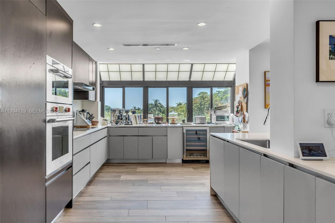 For Sale: $2,649,000 (3 beds, 3 baths, 2330 Square Feet)