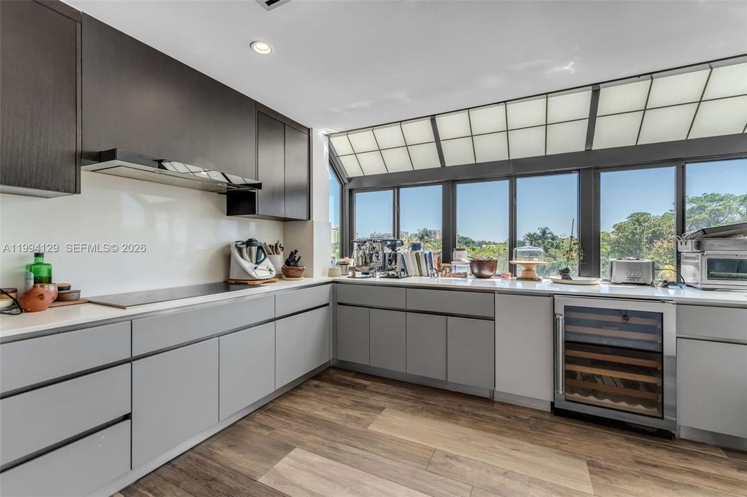 For Sale: $2,649,000 (3 beds, 3 baths, 2330 Square Feet)