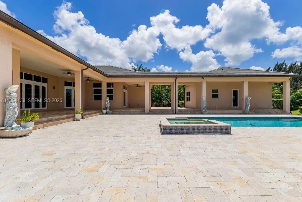Recently Sold: $2,749,000 (7 beds, 5 baths, 6756 Square Feet)