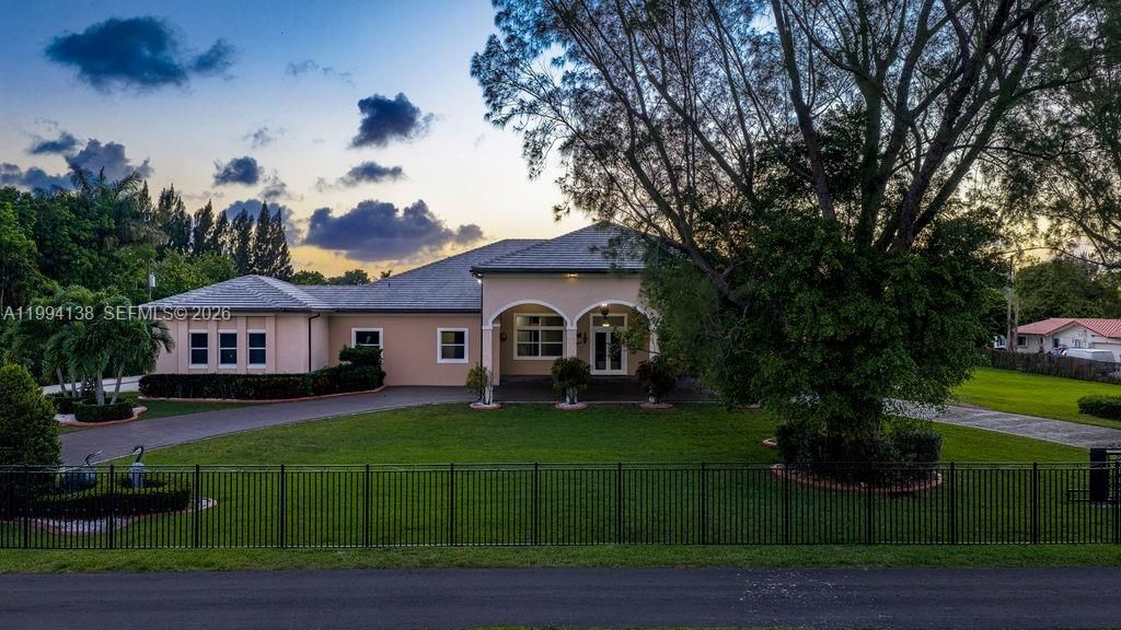 Recently Sold: $2,749,000 (7 beds, 5 baths, 6756 Square Feet)