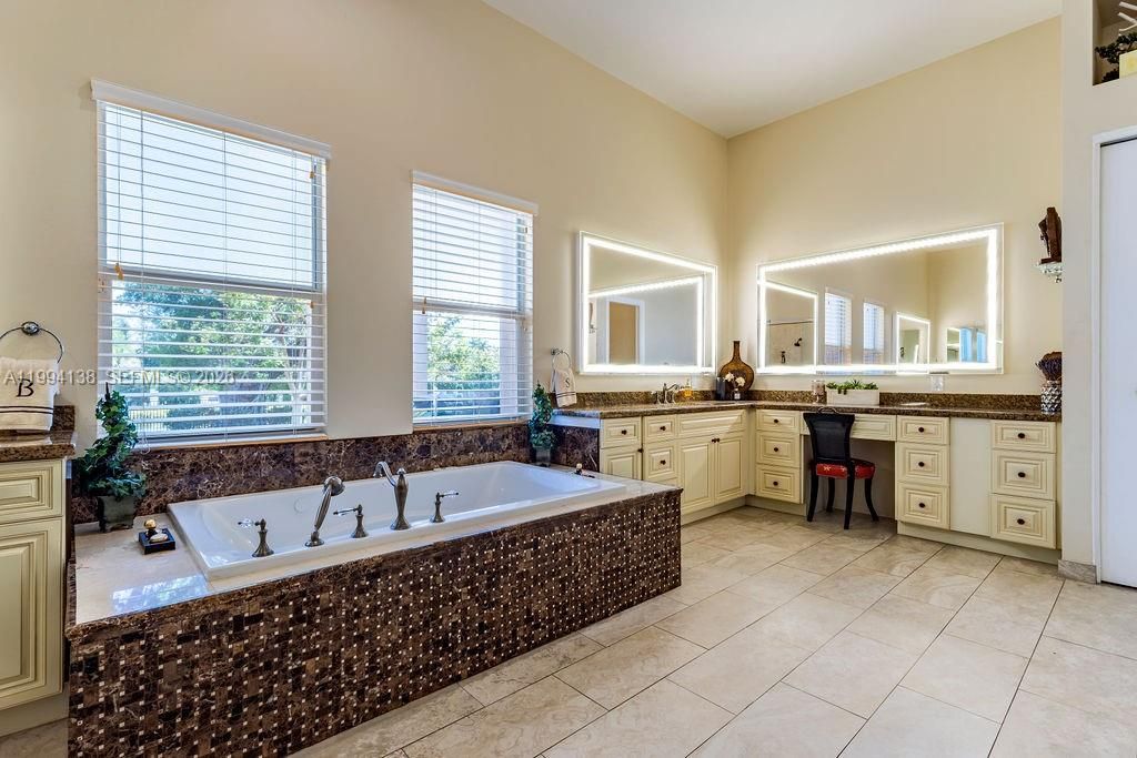 Recently Sold: $2,749,000 (7 beds, 5 baths, 6756 Square Feet)