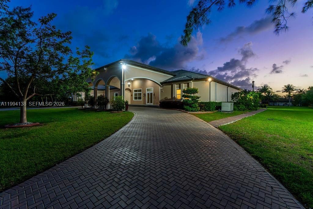 Recently Sold: $2,749,000 (7 beds, 5 baths, 6756 Square Feet)