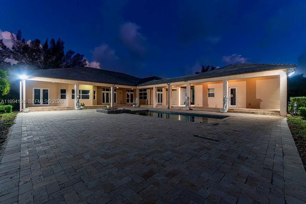 Recently Sold: $2,749,000 (7 beds, 5 baths, 6756 Square Feet)