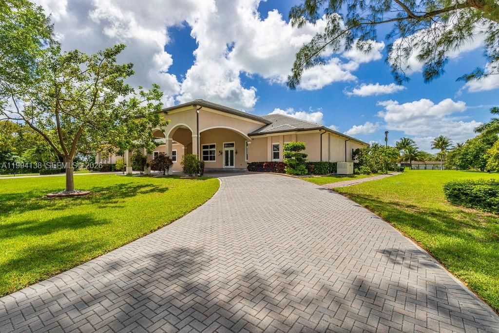 Recently Sold: $2,749,000 (7 beds, 5 baths, 6756 Square Feet)
