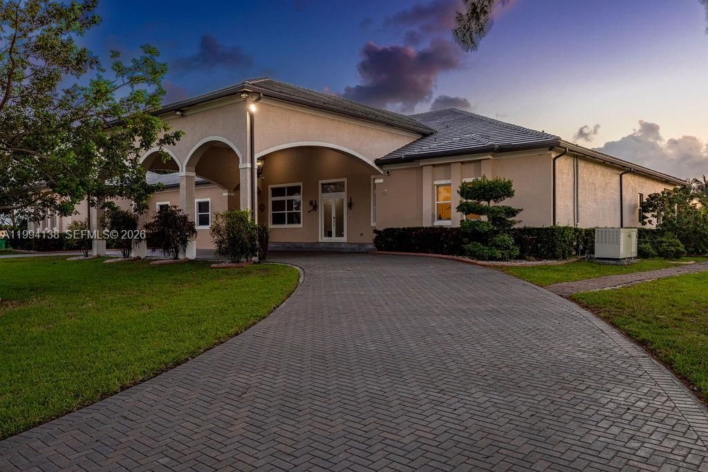 Recently Sold: $2,749,000 (7 beds, 5 baths, 6756 Square Feet)