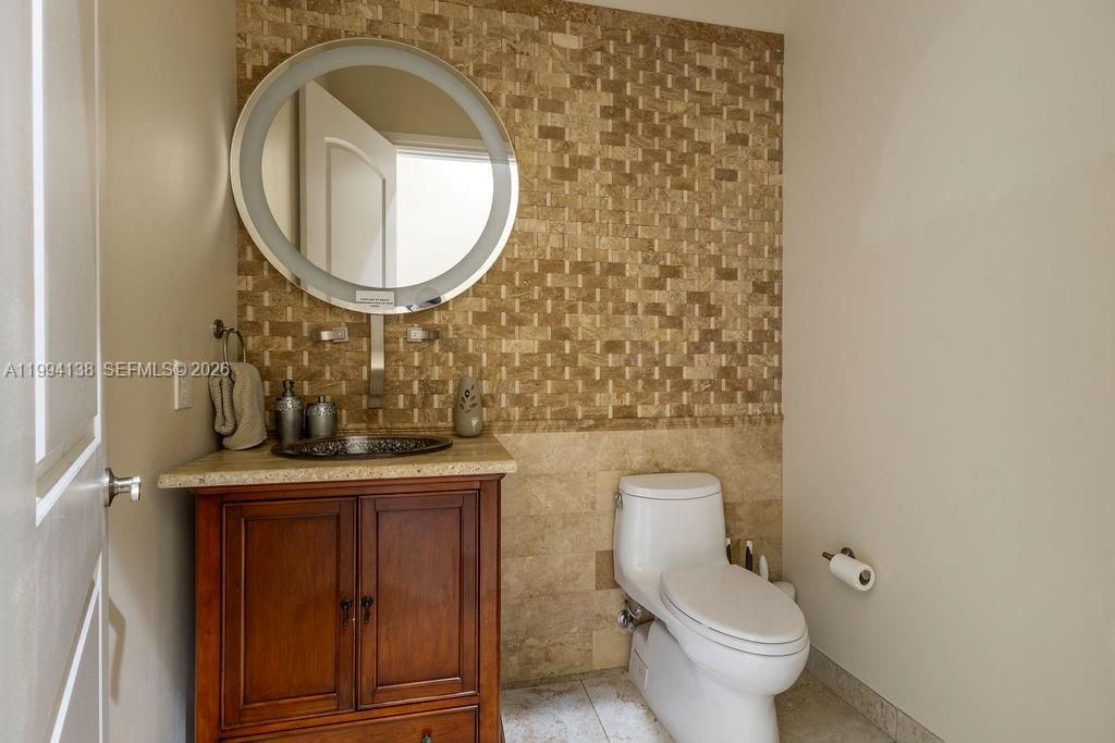 Recently Sold: $2,749,000 (7 beds, 5 baths, 6756 Square Feet)