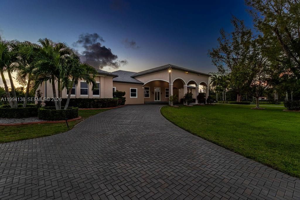 Recently Sold: $2,749,000 (7 beds, 5 baths, 6756 Square Feet)