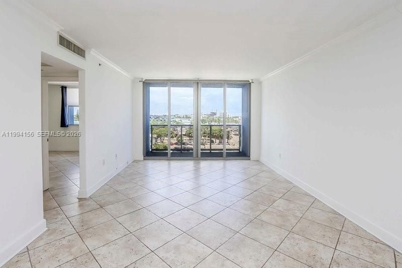 For Sale: $314,000 (1 beds, 1 baths, 898 Square Feet)