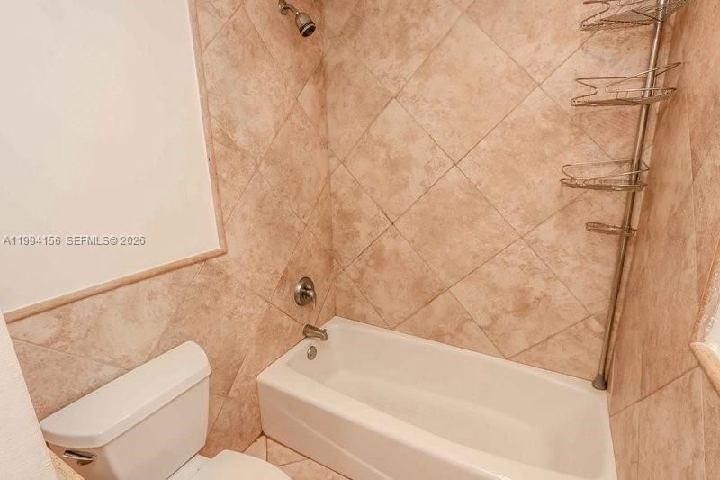 For Sale: $314,000 (1 beds, 1 baths, 898 Square Feet)