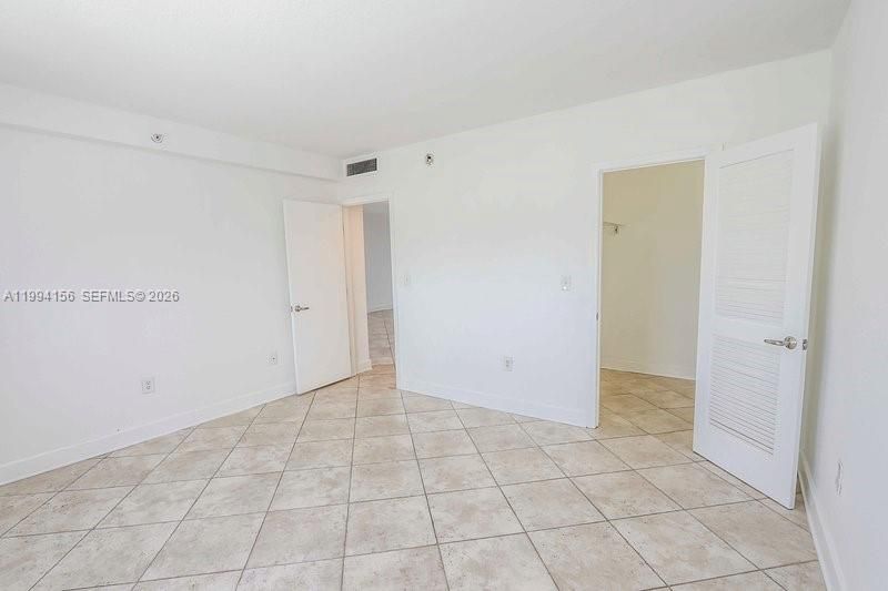 For Sale: $314,000 (1 beds, 1 baths, 898 Square Feet)