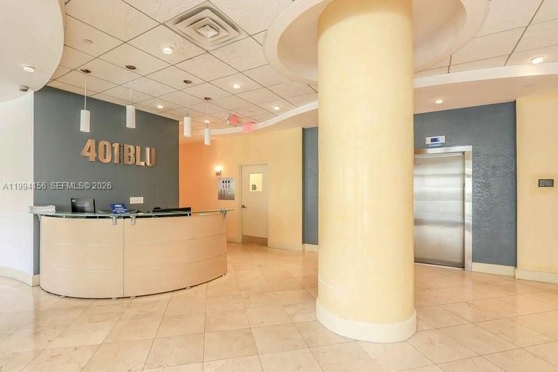 For Sale: $314,000 (1 beds, 1 baths, 898 Square Feet)