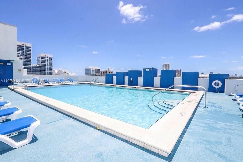 For Sale: $314,000 (1 beds, 1 baths, 898 Square Feet)