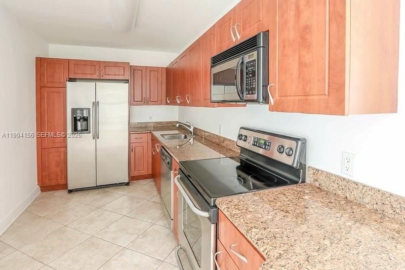 For Sale: $314,000 (1 beds, 1 baths, 898 Square Feet)