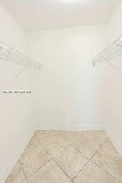 For Sale: $314,000 (1 beds, 1 baths, 898 Square Feet)