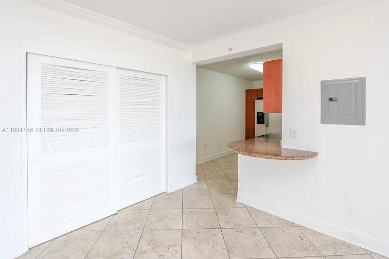 For Sale: $314,000 (1 beds, 1 baths, 898 Square Feet)