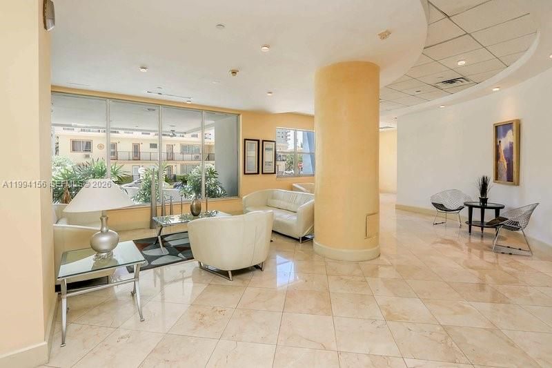 For Sale: $314,000 (1 beds, 1 baths, 898 Square Feet)