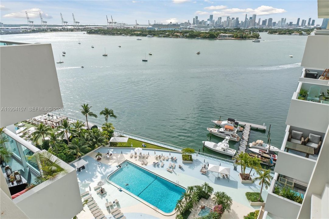 For Sale: $399,000 (1 beds, 1 baths, 609 Square Feet)