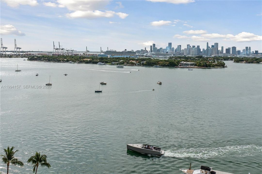 For Sale: $399,000 (1 beds, 1 baths, 609 Square Feet)