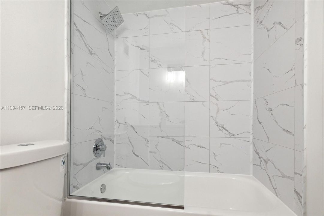 For Sale: $399,000 (1 beds, 1 baths, 609 Square Feet)