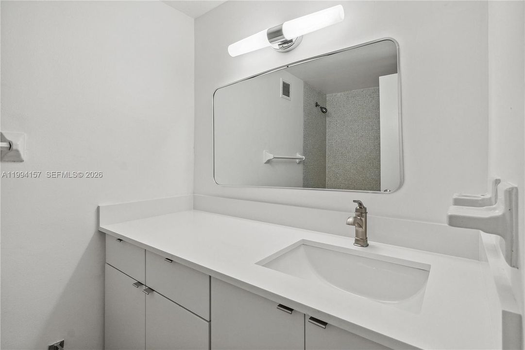 For Sale: $399,000 (1 beds, 1 baths, 609 Square Feet)
