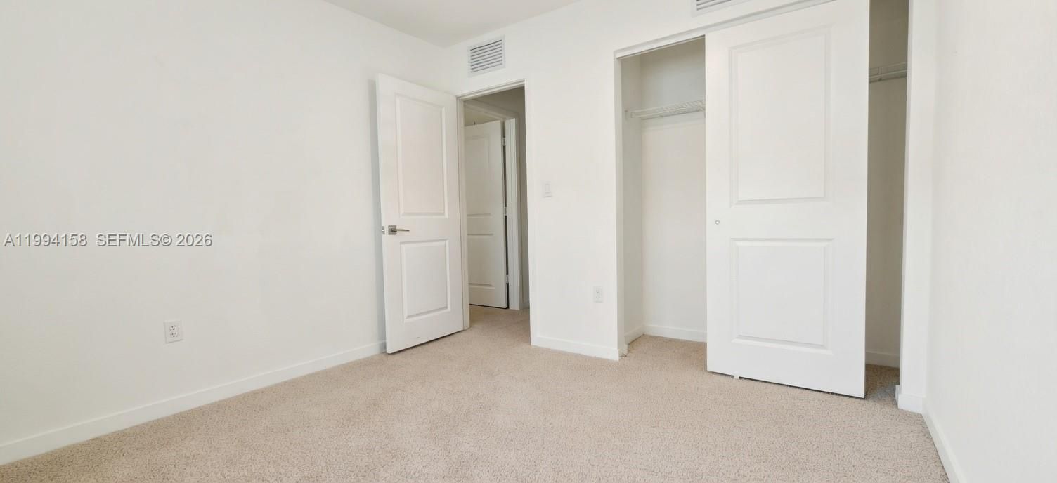 Activo con contrato: $290,000 (4 camas, 3 baños, 1374 Pies cuadrados)