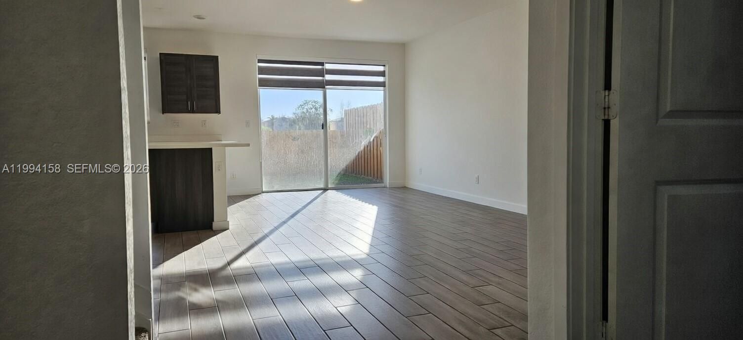 Activo con contrato: $290,000 (4 camas, 3 baños, 1374 Pies cuadrados)