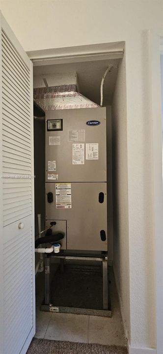 Activo con contrato: $290,000 (4 camas, 3 baños, 1374 Pies cuadrados)