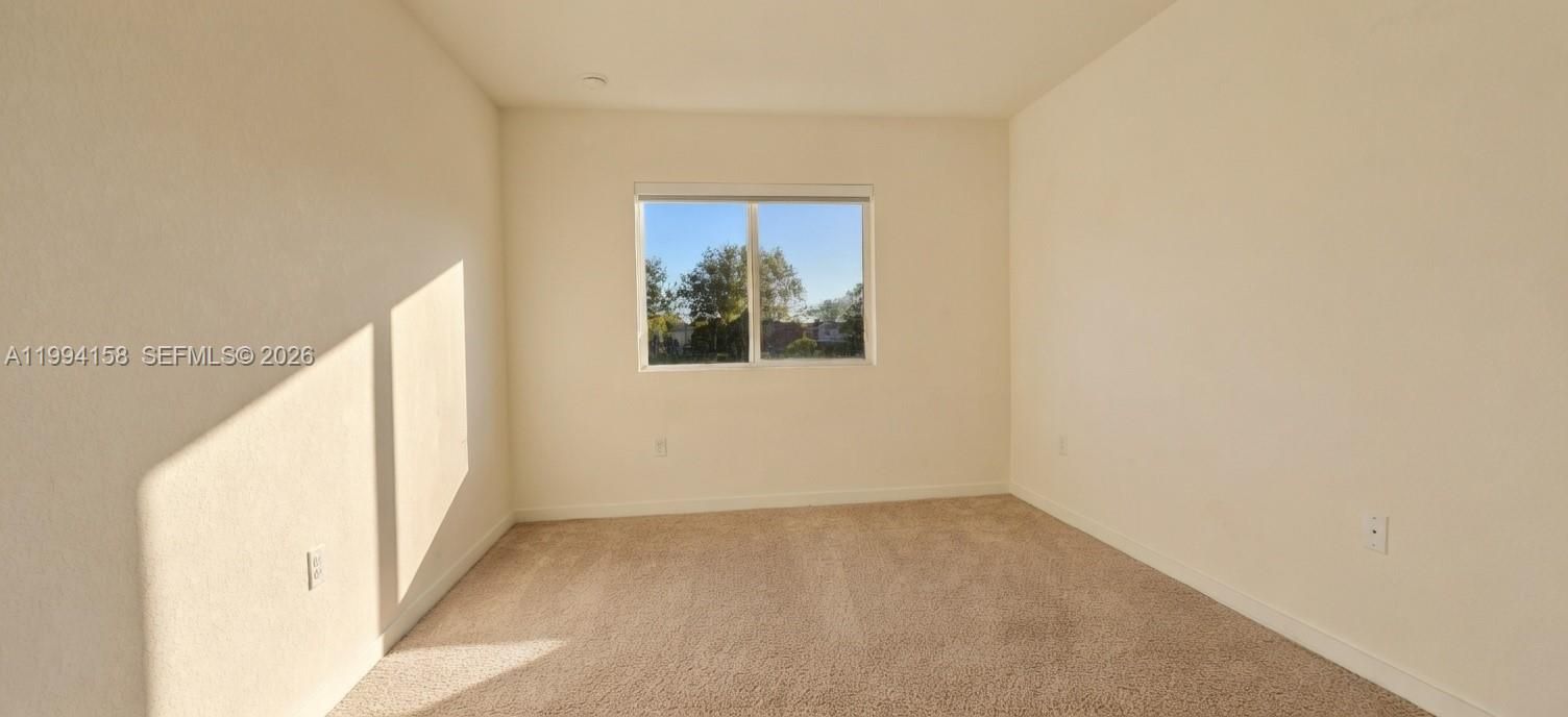Activo con contrato: $290,000 (4 camas, 3 baños, 1374 Pies cuadrados)