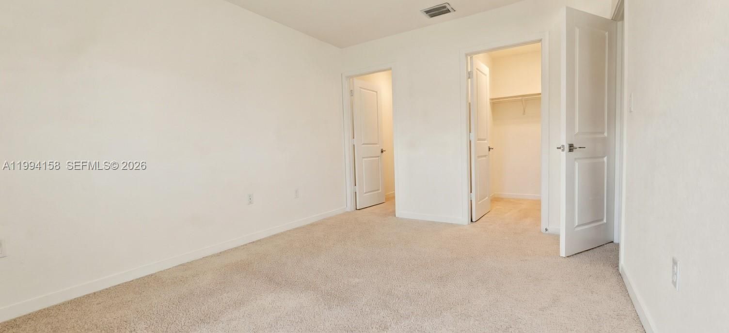 Activo con contrato: $290,000 (4 camas, 3 baños, 1374 Pies cuadrados)