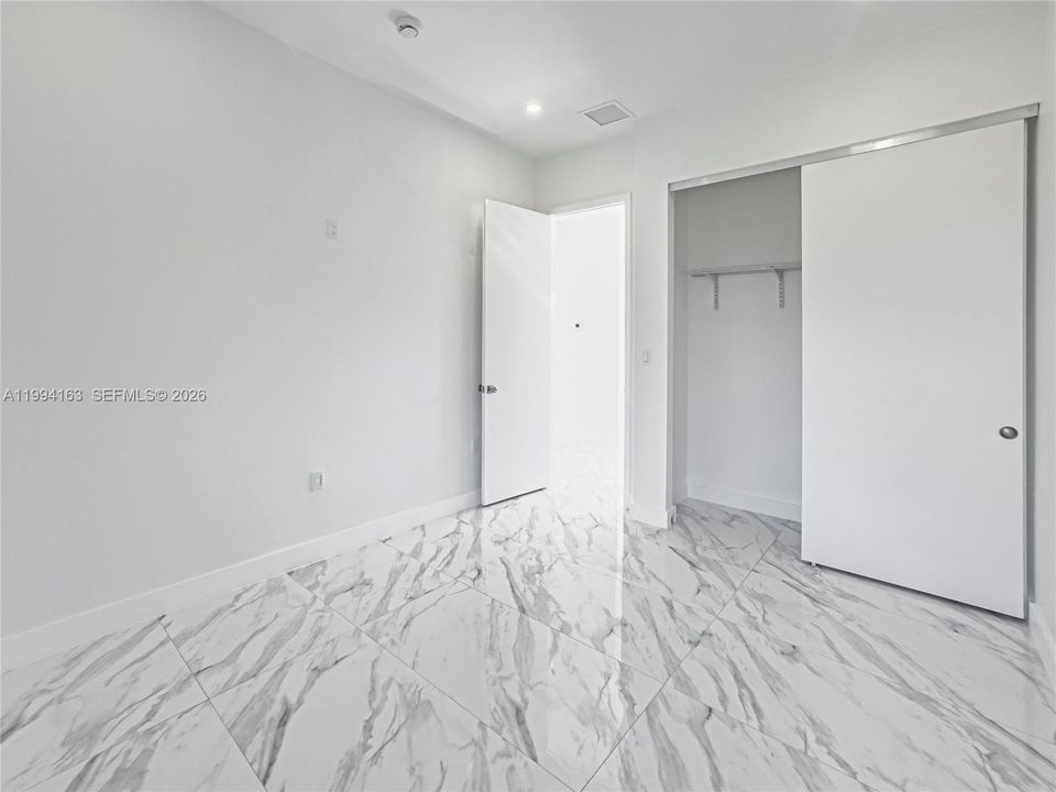 En Venta: $735,000 (4 camas, 2 baños, 2066 Pies cuadrados)
