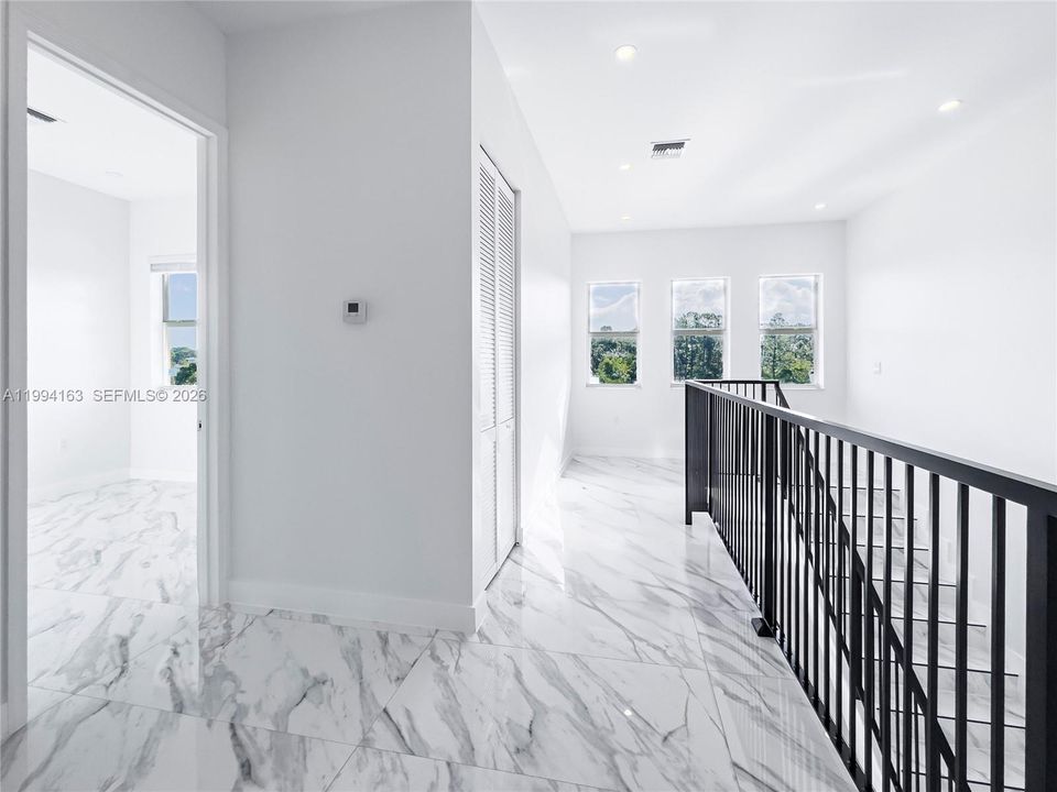 En Venta: $735,000 (4 camas, 2 baños, 2066 Pies cuadrados)