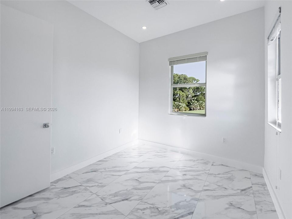 En Venta: $735,000 (4 camas, 2 baños, 2066 Pies cuadrados)