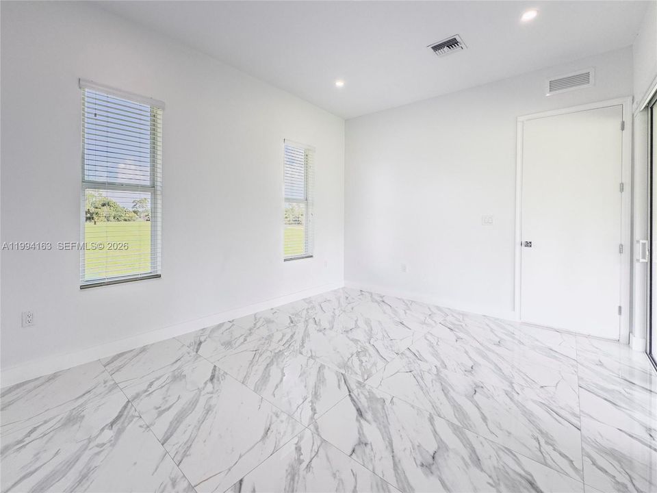 En Venta: $735,000 (4 camas, 2 baños, 2066 Pies cuadrados)