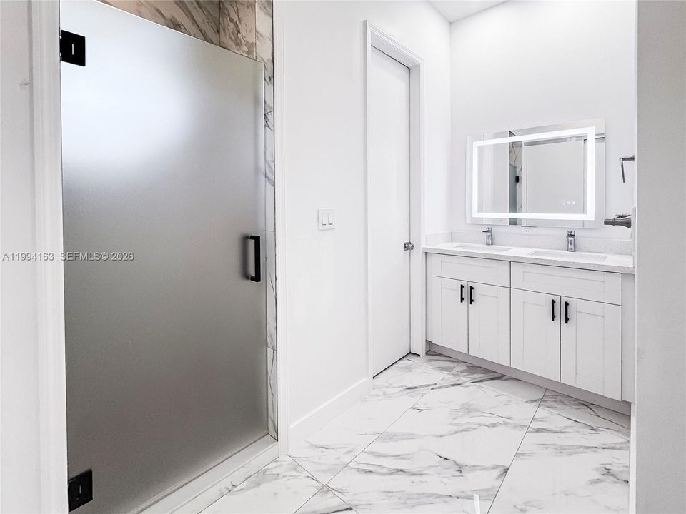 En Venta: $735,000 (4 camas, 2 baños, 2066 Pies cuadrados)