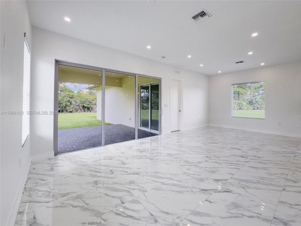 En Venta: $735,000 (4 camas, 2 baños, 2066 Pies cuadrados)