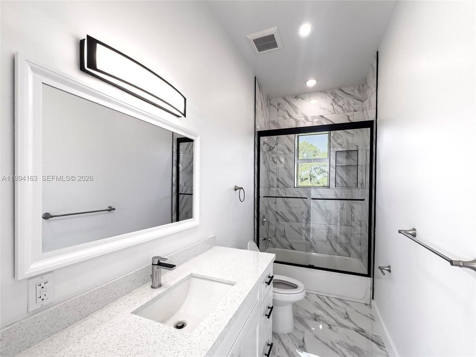 En Venta: $735,000 (4 camas, 2 baños, 2066 Pies cuadrados)