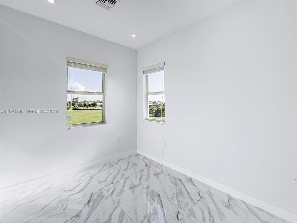En Venta: $735,000 (4 camas, 2 baños, 2066 Pies cuadrados)