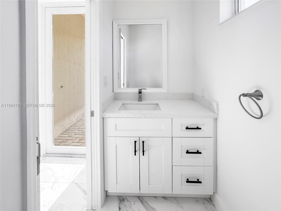 En Venta: $735,000 (4 camas, 2 baños, 2066 Pies cuadrados)