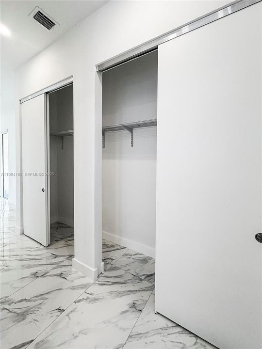 En Venta: $735,000 (4 camas, 2 baños, 2066 Pies cuadrados)