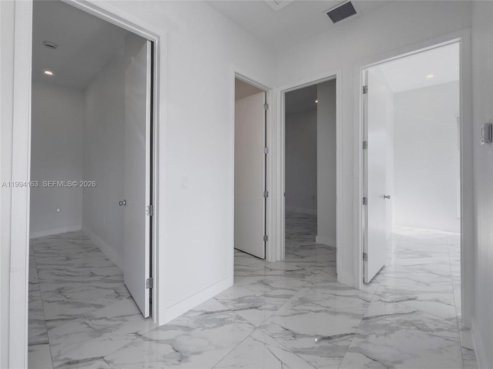 En Venta: $735,000 (4 camas, 2 baños, 2066 Pies cuadrados)