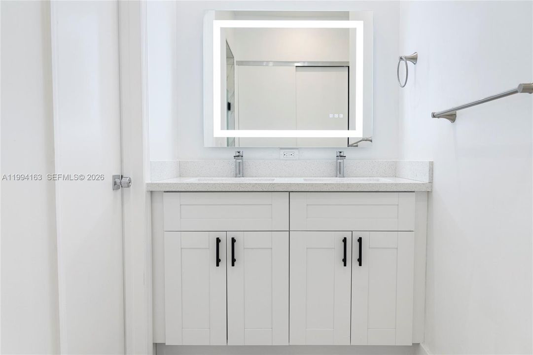 En Venta: $735,000 (4 camas, 2 baños, 2066 Pies cuadrados)