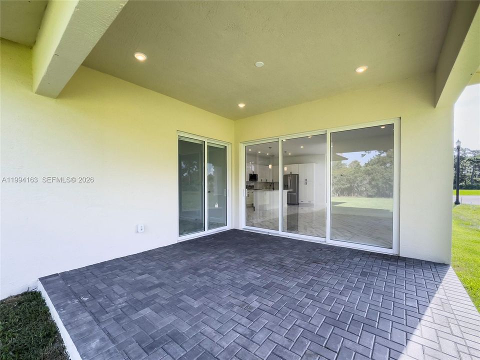 En Venta: $735,000 (4 camas, 2 baños, 2066 Pies cuadrados)