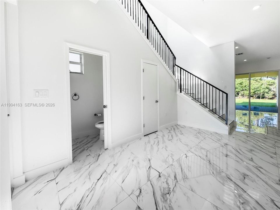 En Venta: $735,000 (4 camas, 2 baños, 2066 Pies cuadrados)