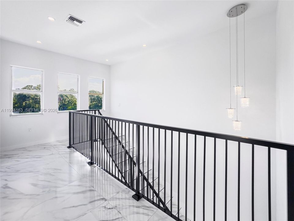 En Venta: $735,000 (4 camas, 2 baños, 2066 Pies cuadrados)